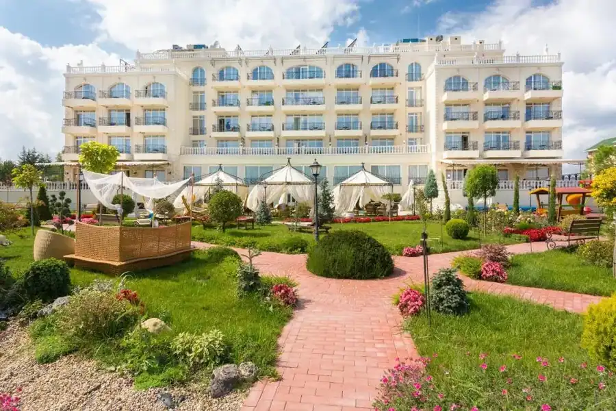Therma Palace - Balneo SPA, Free parking & Beach, снимка 1