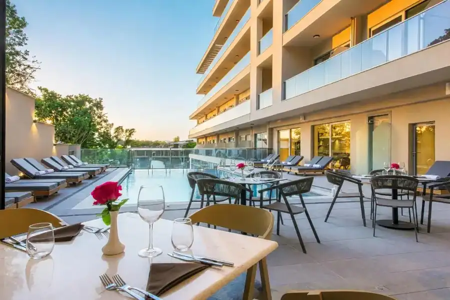 Poseidon Beach Resort - Premium All Inclusive & Free Riviera Beach Access, снимка 1