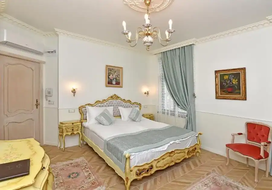 Royal Hotel, снимка 2