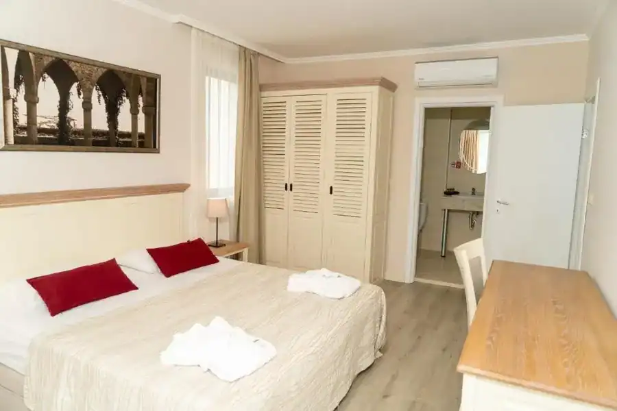 White Rock Castle Hotel & Wellness Club, снимка 2