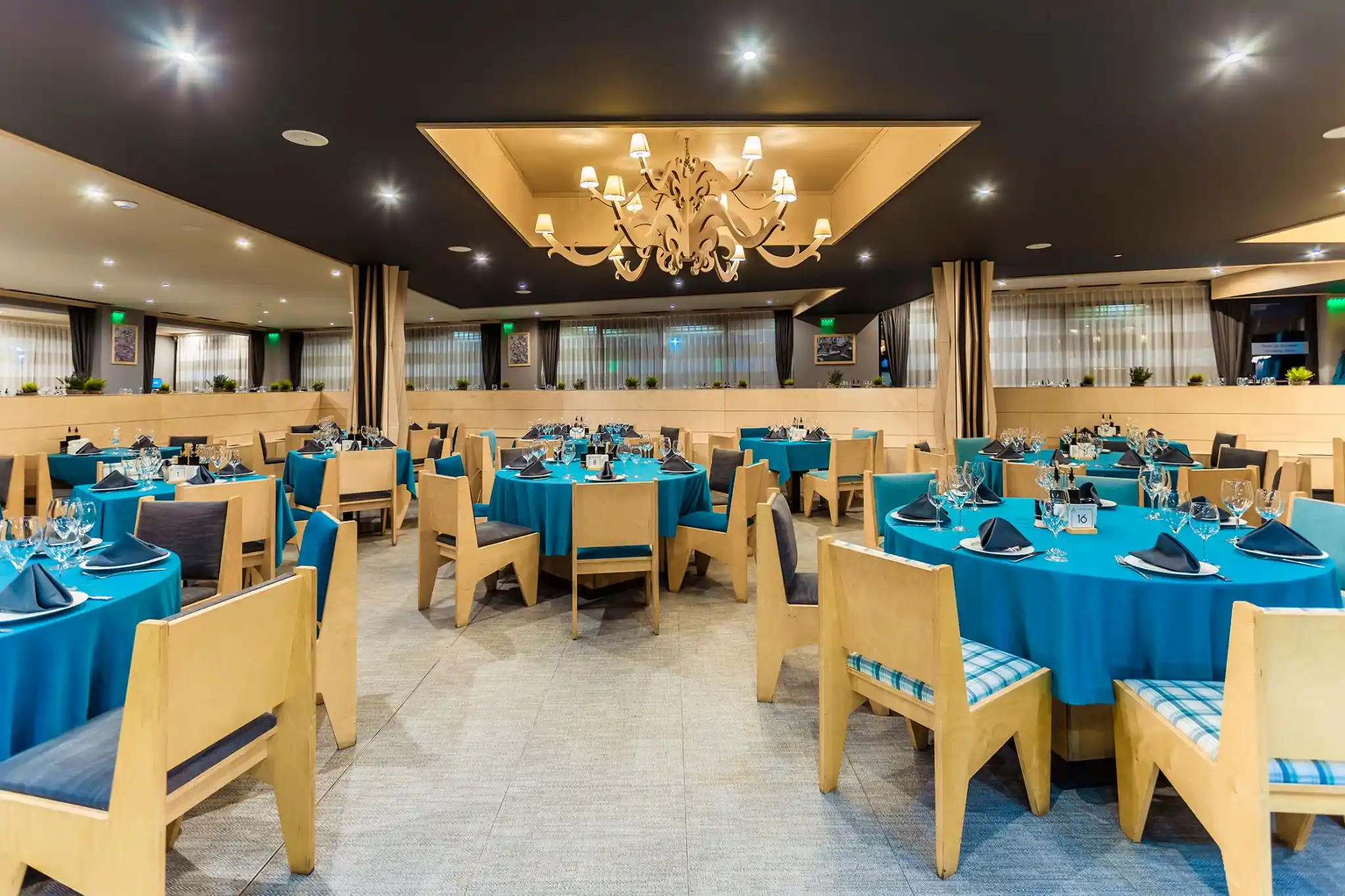 Масите в ресторант Villa Maria в Arte Spa & Park Hotel