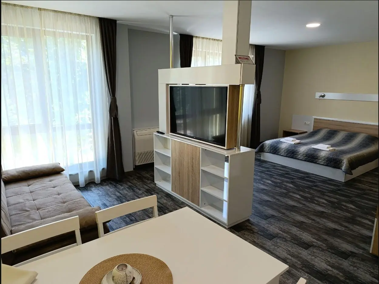 Апартамент със спална и дневна зона в Lime House