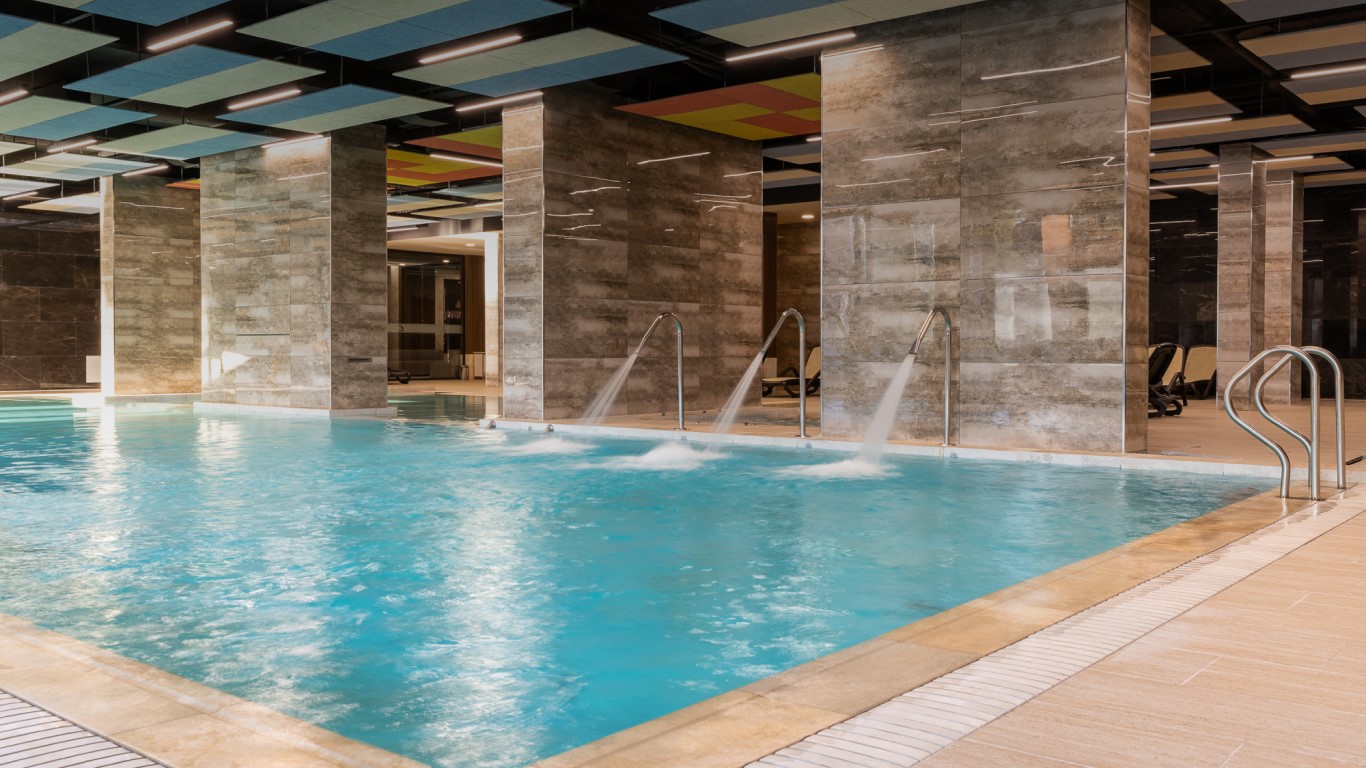 Вътрешен минерален басейн в Santé SPA Hotel