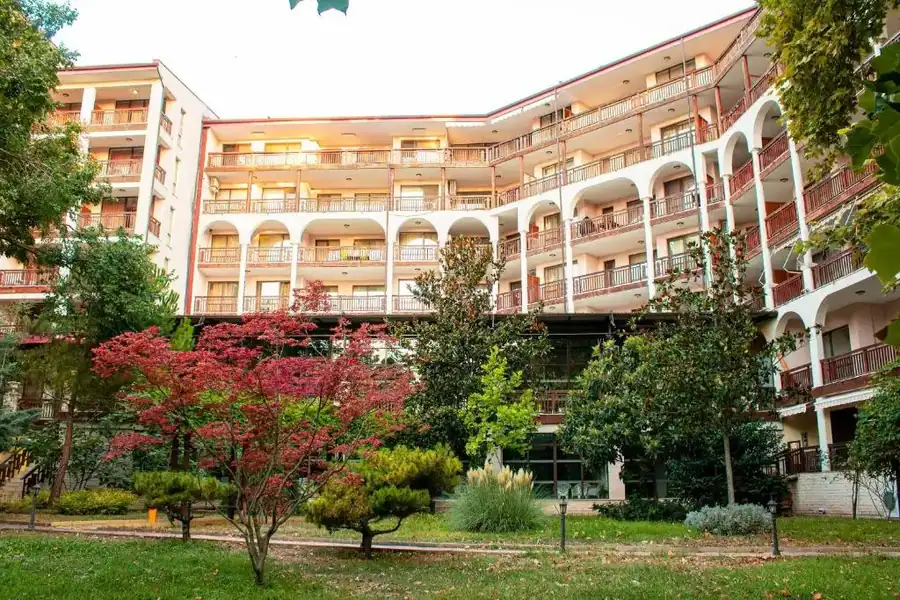 Estreya Residence Hotel
