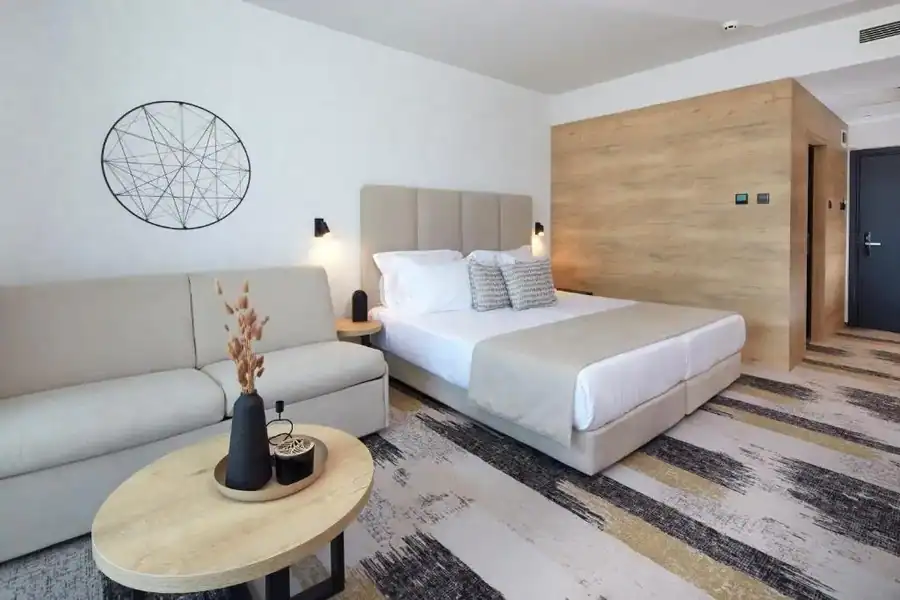 Hotel MARVEL - FULLY RENOVATED FREE Beach Access