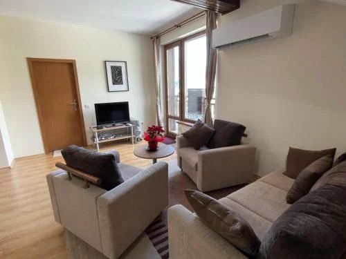 Cozy Mountain Apartment: дневната в апартамент №182