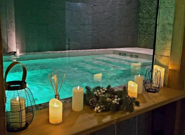 Вътрешният басейн в BOUTIQUE Hotel ENTRY E