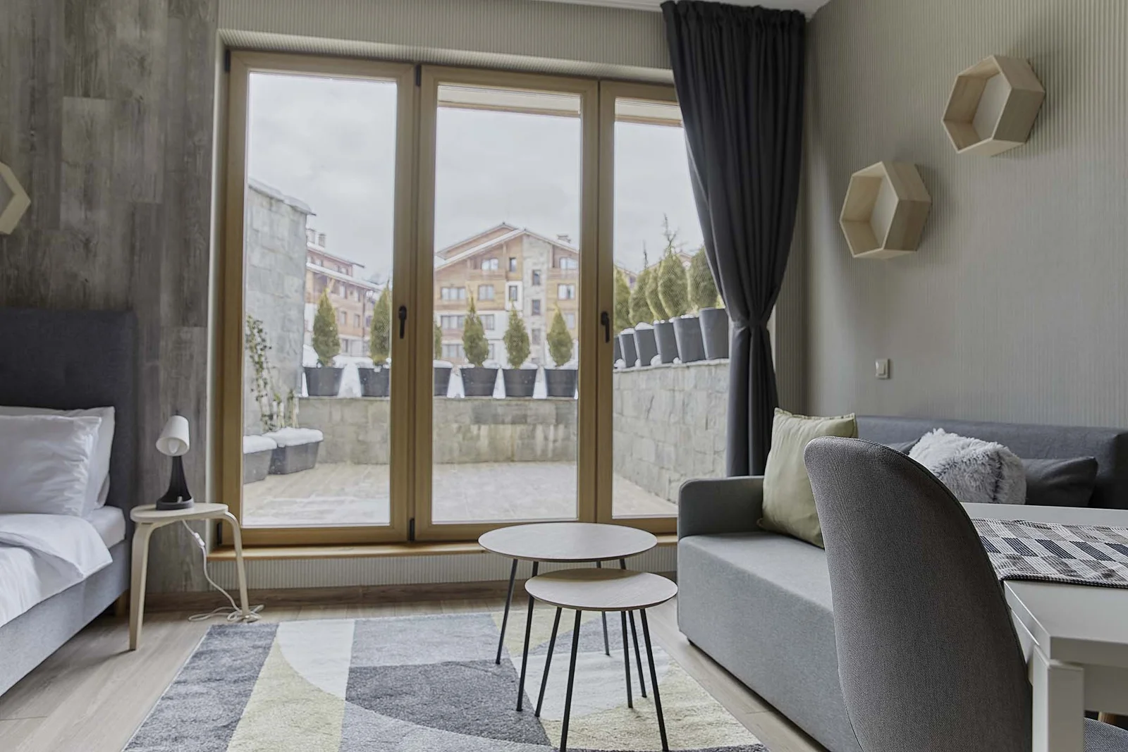 Студио Делукс: дневна и балкон в BOUTIQUE Hotel ENTRY E